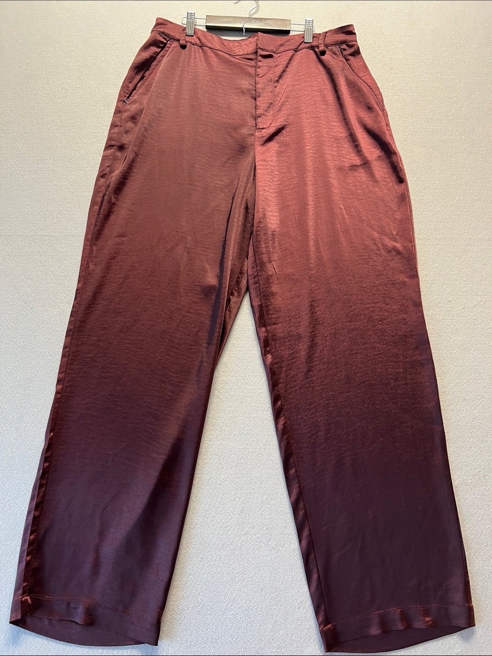 Good American Satin-Look Pants in Burgundy